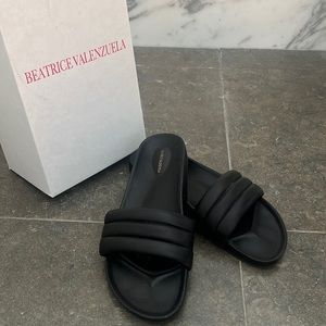 Beatrice Valenzuela Classic Sandalia in Black